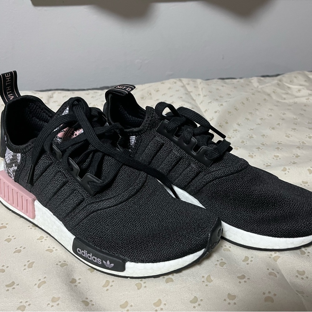 Adidas Sneakers
